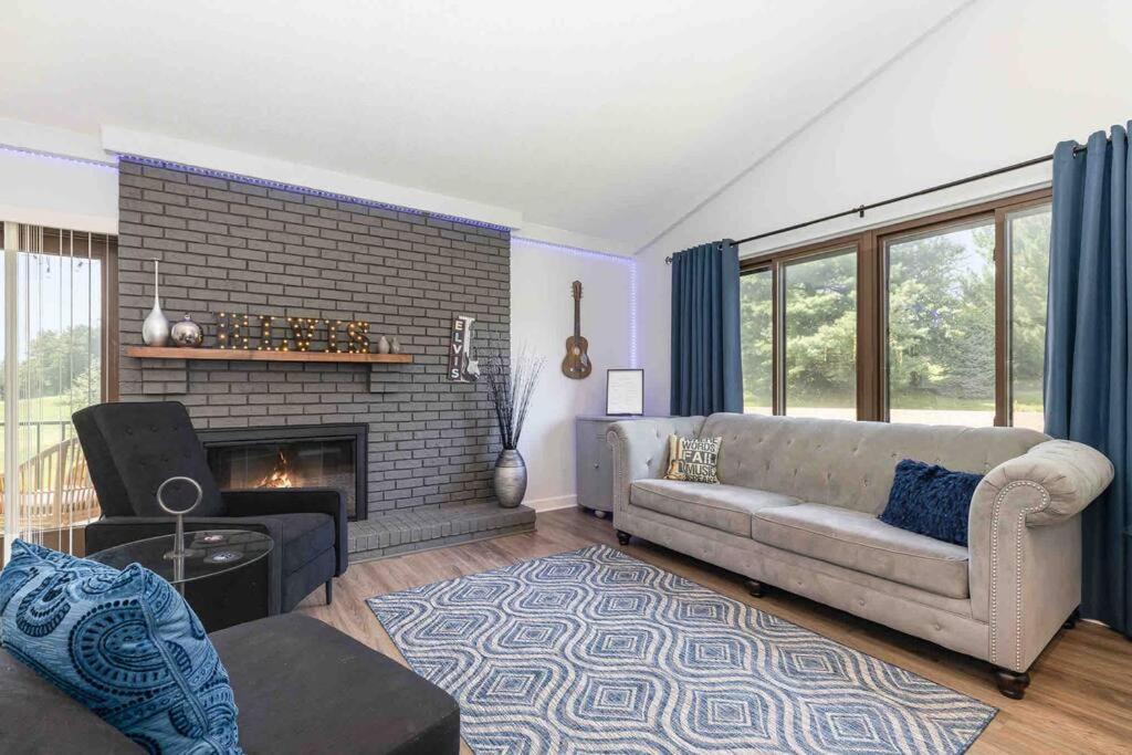 Large, Stunning Elvis Themed Condo,10 Min From Cvg Флоренция Экстерьер фото