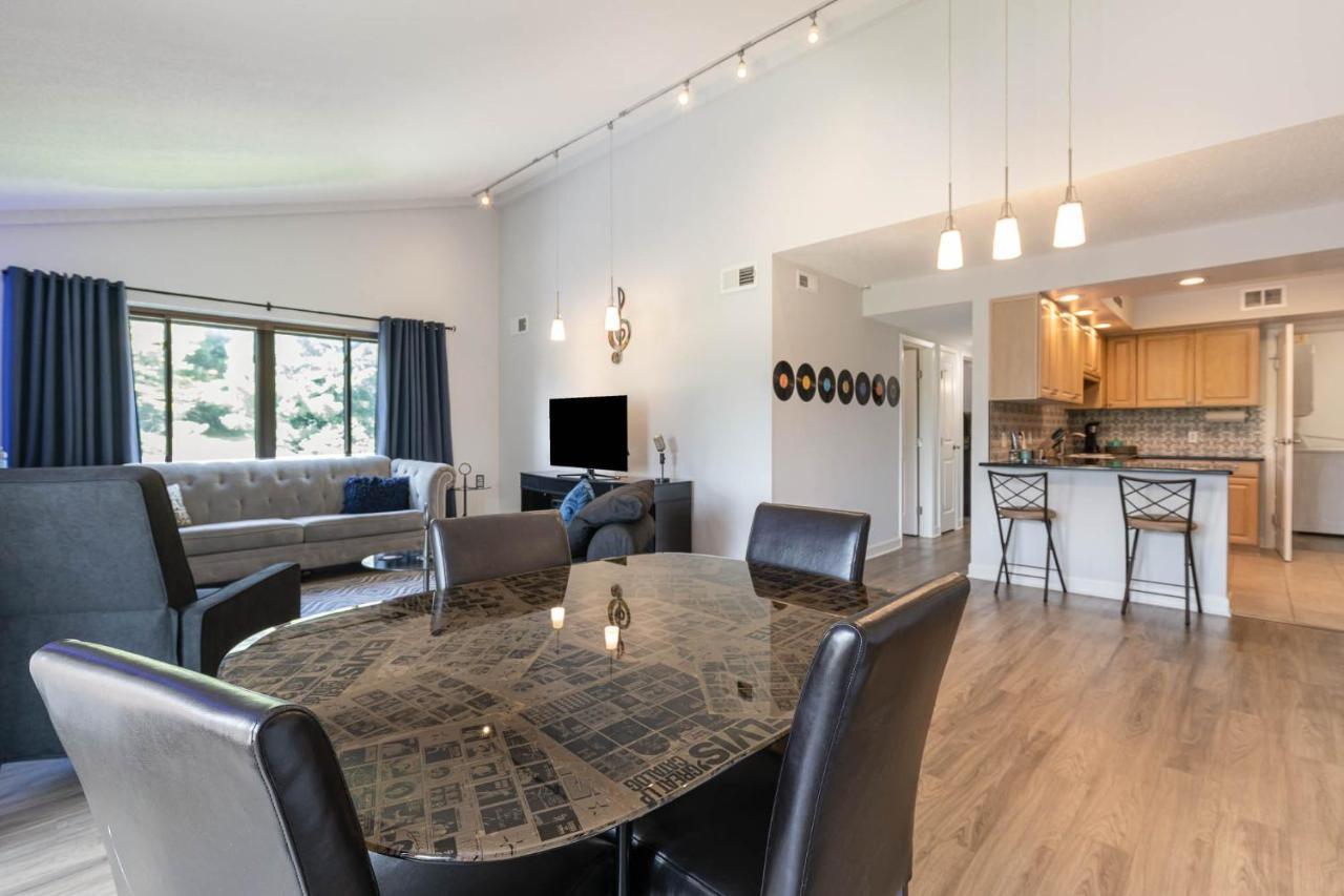 Large, Stunning Elvis Themed Condo,10 Min From Cvg Флоренция Экстерьер фото