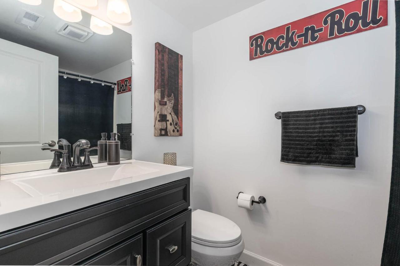 Large, Stunning Elvis Themed Condo,10 Min From Cvg Флоренция Экстерьер фото