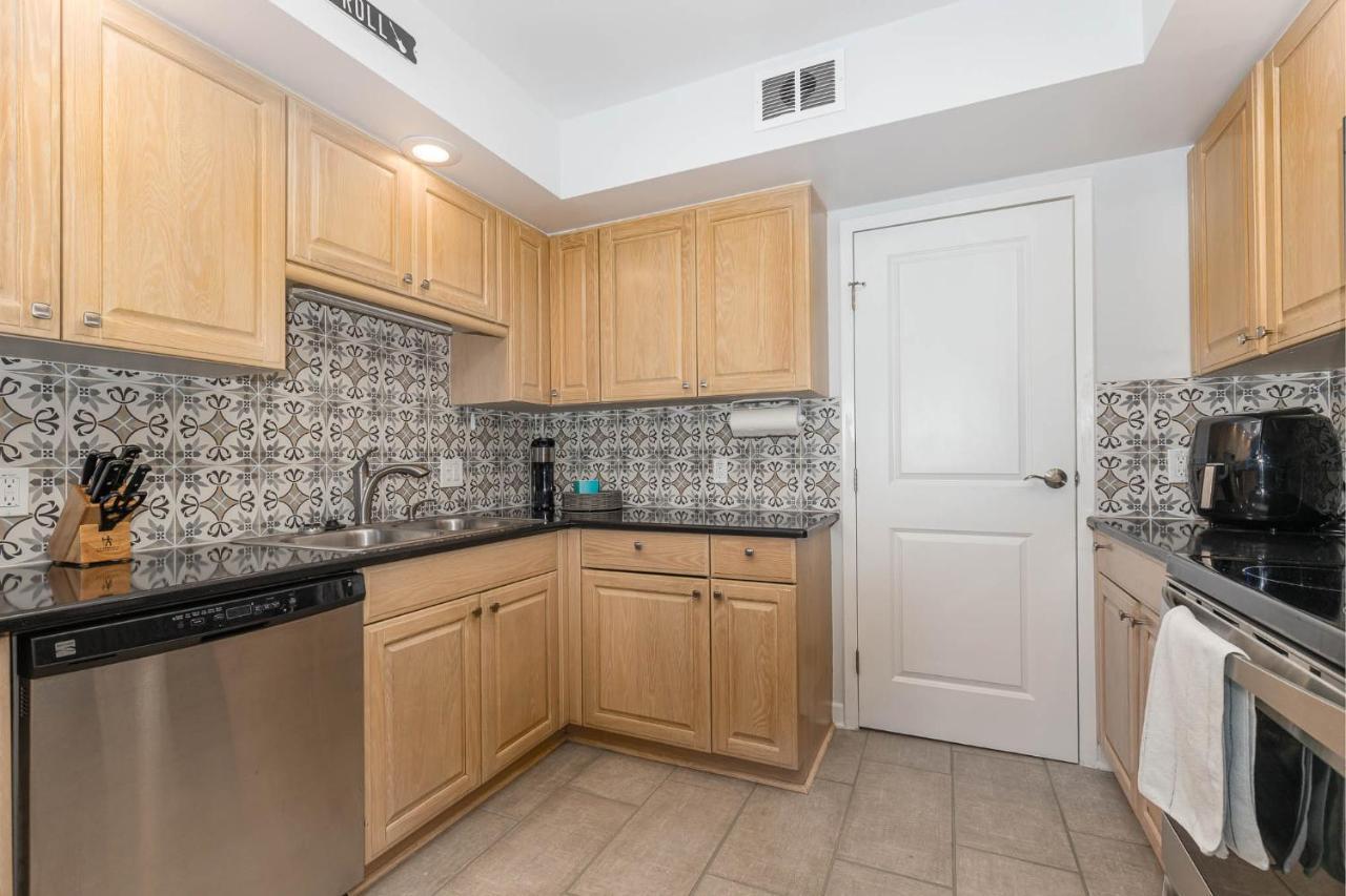 Large, Stunning Elvis Themed Condo,10 Min From Cvg Флоренция Экстерьер фото