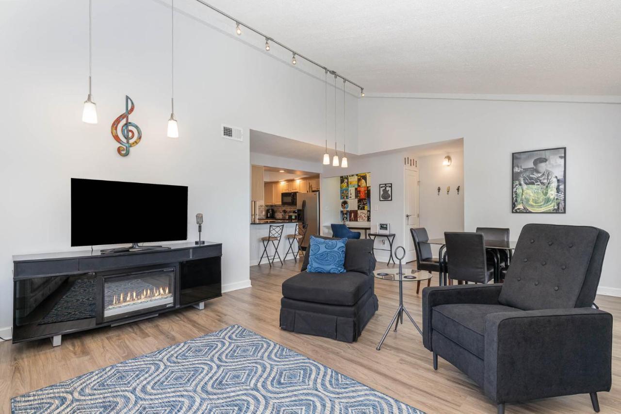 Large, Stunning Elvis Themed Condo,10 Min From Cvg Флоренция Экстерьер фото