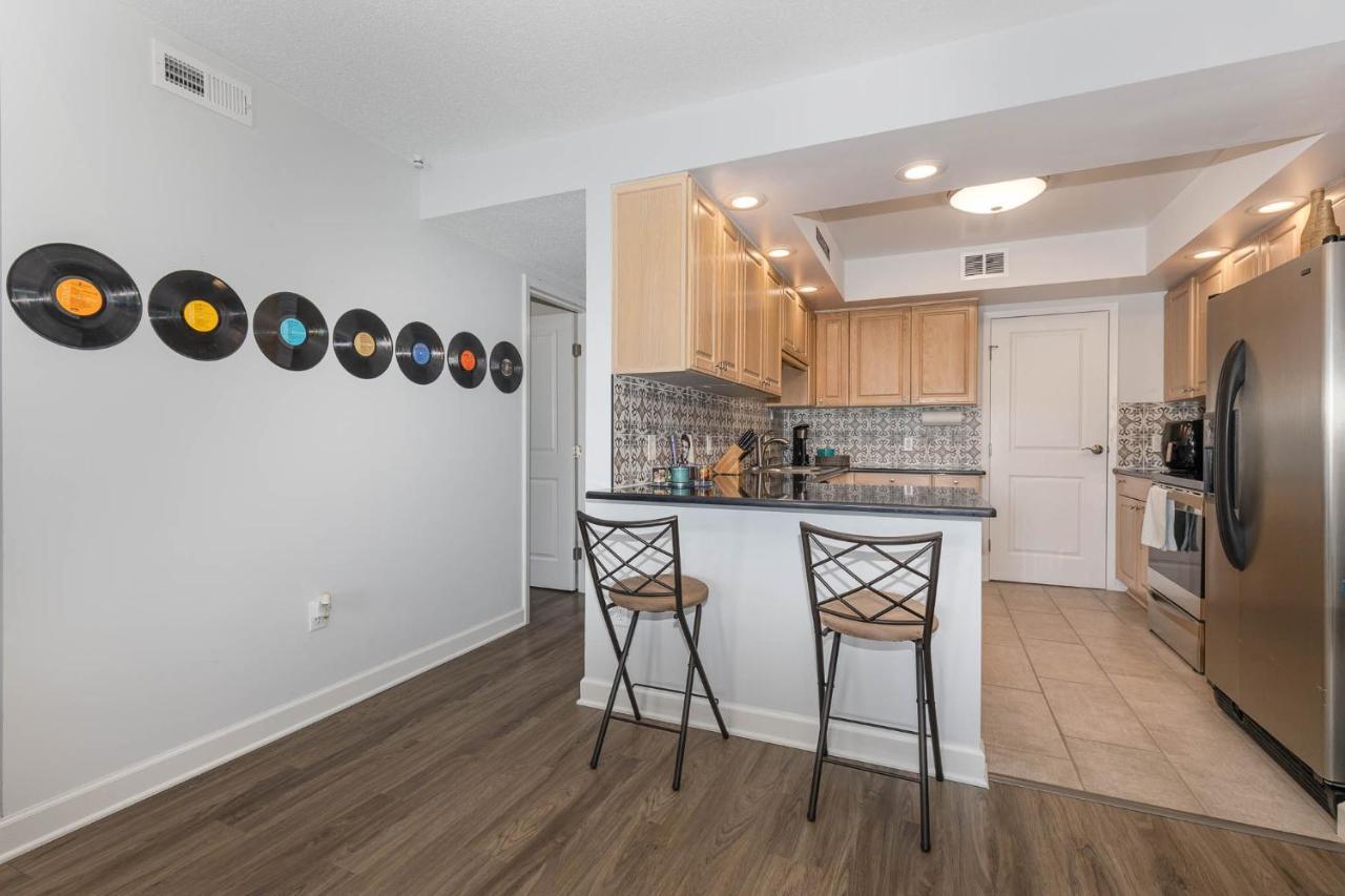 Large, Stunning Elvis Themed Condo,10 Min From Cvg Флоренция Экстерьер фото